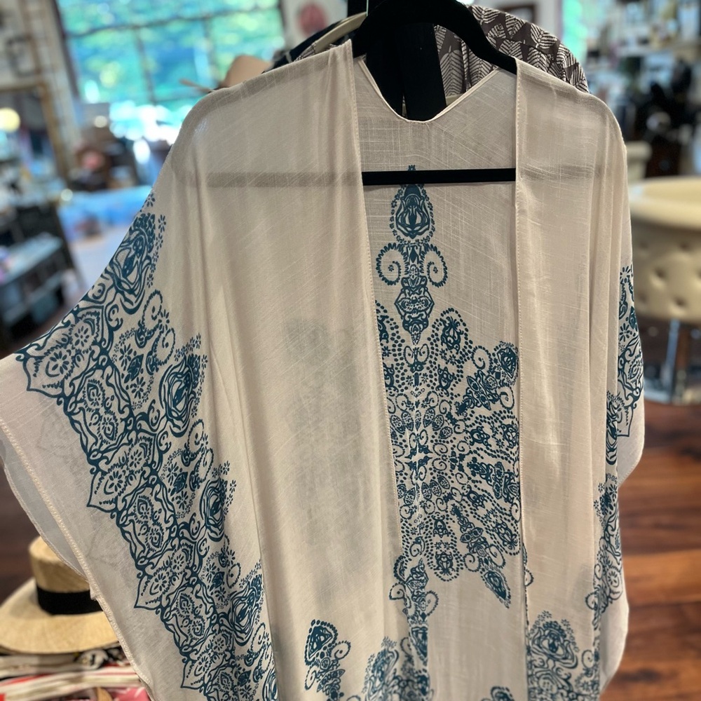 Kimono - Picture 2 of 3
